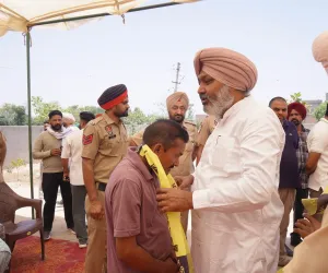 ਵਿੱਤ ਮੰਤਰੀ ਹਰਪਾਲ ਸਿੰਘ ਚੀਮਾ ਦੀ ਕਾਰਗੁਜ਼ਾਰੀ ਅਤੇ “ਆਪ” ਸਰਕਾਰ ਦੀਆਂ ਲੋਕ ਪੱਖੀ ਨੀਤੀਆਂ ਤੋਂ ਪ੍ਰਭਾਵਿਤ ਹੋ ਕੇ ਪਿੰਡ ਚੰਗਾਲੀ ਵਾਲਾ ਦੇ 45 ਪਰਿਵਾਰ ਆਮ ਆਦਮੀ ਪਾਰਟੀ ਵਿੱਚ ਸ਼ਾਮਲ