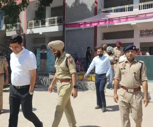ਪੋਲਿੰਗ ਦੌਰਾਨ ਡਿਪਟੀ ਕਮਿਸ਼ਨਰ ਅਤੇ ਐੱਸ.ਐੱਸ.ਪੀ. ਵੱਲੋਂ ਵੱਖ-ਵੱਖ ਬੂਥਾਂ ਦਾ ਦੌਰਾ