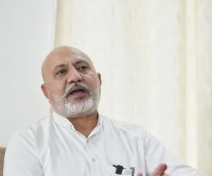 ਭਾਜਪਾ ਦੇ ਕੇਂਦਰੀ ਮੰਤਰੀ ਰਵਨੀਤ ਬਿੱਟੂ ਵੱਲੋਂ ਪੰਜਾਬ ਪੁਲਿਸ ਦੇ ਅਧਿਕਾਰੀਆਂ ਨੂੰ ਸ਼ਰੇਆਮ ਗਾਲ੍ਹਾਂ ਕੱਢਣੀਆਂ ਅਤੇ ਇੱਕ ਮਹਿਲਾ ਐਸਐਸਪੀ ਨੂੰ ਧਮਕਾਉਣਾ ਬੇਹੱਦ ਨਿੰਦਣਯੋਗ ਅਤੇ ਸ਼ਰਮਨਾਕ ਹੈ: ਬਲਤੇਜ ਪੰਨੂ