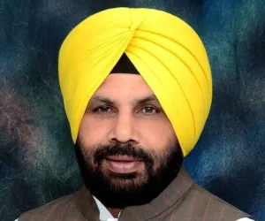  ਸਰਪੰਚਾਂ ਦੇ ਮਾਣਭੱਤੇ ਵਧਾਉਣ ਦਾ ਫੈਸਲਾ ਲੋਕਤੰਤਰ ਨੂੰ ਜ਼ਮੀਨੀ ਪੱਧਰ ’ਤੇ ਮਜ਼ਬੂਤ ਕਰਨ ਦਾ ਸਪੱਸ਼ਟ ਸਬੂਤ: ਹਰਭਜਨ ਸਿੰਘ ਈ.ਟੀ.ਓ.