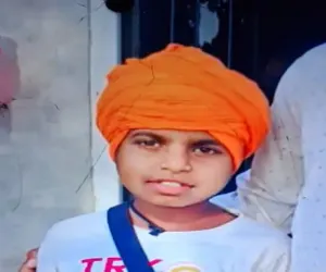 ਦਰਬਾਰ ਸਾਹਿਬ ਮੱਥਾ ਟੇਕਣ ਆਏ ਸਿਰਸਾ ਦੇ ਬੱਚੇ ਦੀ ਦਰਦਨਾਕ ਮੌਤ ! ਦਹਾਕਿਆਂ ਪੁਰਾਣਾ ਦਰੱਖਤ ਡਿੱਗਣ ਕਾਰਨ ਵਾਪਰਿਆ ਹਾਦਸਾ 