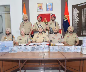 ਅਫ਼ਗਾਨ ਨਾਗਰਿਕ ਸਮੇਤ 7 ਜਣੇ 10 ਆਧੁਨਿਕ ਹਥਿਆਰਾਂ, 5 ਕਿੱਲੋ ਹੈਰੋਇਨ ਅਤੇ 30 ਲੱਖ ਰੁਪਏ ਦੀ ਹਵਾਲਾ ਰਕਮ ਸਣੇ ਗ੍ਰਿਫ਼ਤਾਰ