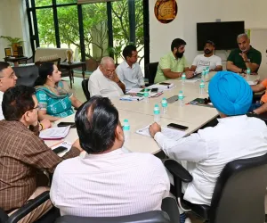 ਪੰਜਾਬ ਸਟੇਟ ਫੂਡ ਕਮਿਸ਼ਨ ਵੱਲੋਂ 3 ਮਹੀਨੇ ਦੇ ਰਾਸ਼ਨ ਲਈ ਇੱਕੋ ਪਰਚੀ ਅਤੇ ਬਹੁ-ਭਾਸ਼ਾਈ ਲੈਣ-ਦੇਣ ਦੀਆਂ ਰਸੀਦਾਂ ਜਾਰੀ ਕਰਨ ਦੀ ਵਕਾਲਤ