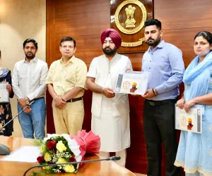 ਹਰਦੀਪ ਸਿੰਘ ਮੁੰਡੀਆਂ ਨੇ ਨਿਯੁਕਤੀ ਪੱਤਰ ਸੌਂਪੇ