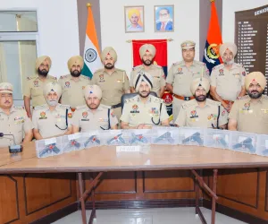 ਸਰਹੱਦ ਪਾਰੋਂ ਹਥਿਆਰ ਤਸਕਰੀ ਵਾਲੇ ਨੈੱਟਵਰਕ ਨਾਲ ਸਬੰਧਤ ਚਾਰ ਵਿਅਕਤੀ 10 ਆਧੁਨਿਕ ਪਿਸਤੌਲਾਂ ਸਣੇ ਕਾਬੂ