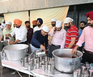 ਲੋਕ ਸੰਪਰਕ ਵੱਲੋਂ ਸ੍ਰੀ ਗੁਰੂ ਅਰਜਨ ਦੇਵ ਜੀ ਦੇ ਸ਼ਹੀਦੀ ਗੁਰਪੁਰਬ ਅਤੇ ਨਿਰਜਲਾ ਇਕਾਦਸ਼ੀ ਨੂੰ ਸਮਰਪਿਤ ਛਬੀਲ