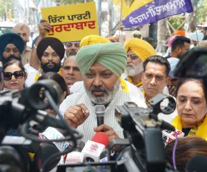 ਮੁੱਖ ਮੰਤਰੀ ਭਗਵੰਤ ਸਿੰਘ ਮਾਨ  ਦੀ ਫਰਜ਼ੀ ਵੀਡੀਓ  ਖ਼ਿਲਾਫ਼ ਆਪ ਨੇ ਸੂਬਾ ਪੱਧਰੀ ਪ੍ਰਦਰਸ਼ਨ ਕੀਤਾ