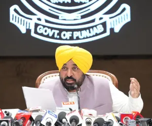 ਮੁੱਖ ਮੰਤਰੀ ਦੇ ਆਦੇਸ਼ 'ਤੇ ਸਹਿਕਾਰਤਾ ਵਿਭਾਗ ਵੱਲੋਂ ਨਕਲੀ ਯੂਰੀਆ ਦੀ ਸਪਲਾਈ ਦੇ ਮਾਮਲੇ ਵਿੱਚ ਅਧਿਕਾਰੀਆਂ ਖ਼ਿਲਾਫ਼ ਵੱਡੀ ਕਾਰਵਾਈ