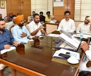 ਵਿੱਤ ਮੰਤਰੀ ਹਰਪਾਲ ਸਿੰਘ ਚੀਮਾ ਵੱਲੋਂ ਮੁਲਾਜ਼ਮ ਯੂਨੀਅਨਾਂ ਨਾਲ ਮੁਲਾਕਾਤ; ਜਾਇਜ਼ ਮੰਗਾਂ ’ਤੇ ਜਲਦ ਕਾਰਵਾਈ ਦਾ ਦਿੱਤਾ ਭਰੋਸਾ