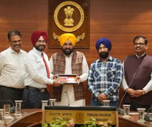 ਮੁੱਖ ਮੰਤਰੀ ਭਗਵੰਤ ਸਿੰਘ ਮਾਨ ਵੱਲੋਂ ਯੂ.ਪੀ.ਐਸ.ਸੀ.-2025 ਪਾਸ ਕਰਨ ਵਾਲੇ ਉਮੀਦਵਾਰਾਂ ਦਾ ਸਨਮਾਨ