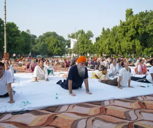 ਅੰਤਰਰਾਸ਼ਟਰੀ ਯੋਗ ਦਿਵਸ ਮੌਕੇ ਸਪੀਕਰ ਸੰਧਵਾਂ,  ਵਿਧਾਇਕ ਸੇਖੋਂ ਤੇ ਡੀ ਸੀ ਨੇ ਕੀਤਾ ਯੋਗ ਅਭਿਆਸ