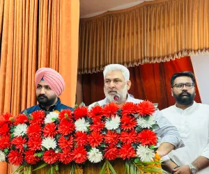 ਕੈਬਨਿਟ ਮੰਤਰੀ ਲਾਲ ਚੰਦ ਕਟਾਰੂਚੱਕ ਦੀ ਪ੍ਰਧਾਨਗੀ ਹੇਠ ‘ ਨਸ਼ਾ ਮੁਕਤੀ ਮੋਰਚਾ ’  ਦੀ ਜ਼ਿਲ੍ਹਾ ਪੱਧਰੀ ਰਿਵੀਊ ਮੀਟਿੰਗ