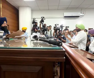 ਪੰਜਾਬ ਰਾਜ ਅਨੁਸੂਚਿਤ ਜਾਤੀਆਂ ਕਮਿਸ਼ਨ ਅੱਗੇ ਪੇਸ਼ ਹੋਏ ਕੇਂਦਰੀ ਰੇਲ ਰਾਜ ਮੰਤਰੀ ਰਵਨੀਤ ਸਿੰਘ ਬਿੱਟੂ