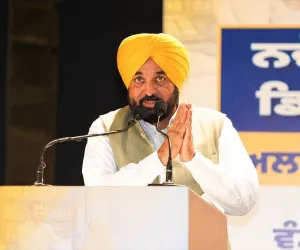 CM ਮਾਨ ਦਾ ਕਾਂਗਰਸ 'ਤੇ ਹੁਣ ਤੱਕ ਦਾ ਸਭ ਤੋਂ ਵੱਡਾ ਧਮਾਕਾ: '500 ਕਰੋੜ 'ਚ ਬਣਦਾ ਸੀ CM', ਮਜੀਠੀਆ ਨੂੰ ਵੀ ਲਿਆ ਲੰਮੇ ਹੱਥੀਂ!