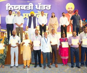   ਮਾਨ ਸਰਕਾਰ ਦਾ ਇੱਕ ਹੋਰ ਵੱਡਾ ਤੋਹਫ਼ਾ 516 ਕੱਚੇ ਕਾਮਿਆਂ ਨੂੰ ਪੱਕੇ ਕਰਕੇ ਸੌਂਪੇ ਨਿਯੁਕਤੀ ਪੱਤਰ