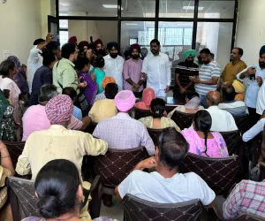 ਵਿਧਾਇਕ ਸ਼ੈਰੀ ਕਲਸੀ ਨੇ ਲੋੜਵੰਦ ਲੋਕਾਂ ਦੀ ਬਾਂਹ ਫੜੀ