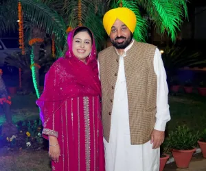  ਵਰ੍ਹੇਗੰਢ ’ਚ ਇਕੱਲੇ ਵਰ੍ਹੇ ਨੀ ਗੰਢੇ ਹੁੰਦੇ…ਸਬਰ, ਸਾਥ ਤੇ ਭਰੋਸੇ ਦੀਆਂ ਡੋਰਾਂ ਵੀ ਨਾਲ ਗੰਢੀਆਂ ਹੁੰਦੀਆਂ ਨੇ.. ਵਰ੍ਹੇਗੰਢ ਦੀਆਂ ਮੁਬਾਰਕਾਂ ਮਾਨ ਸਾਬ੍ਹ… 