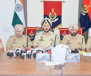 ਅੰਮ੍ਰਿਤਸਰ ਵਿੱਚ ਸਰਹੱਦ ਪਾਰੋਂ ਚੱਲ ਰਹੇ ਨਸ਼ੀਲੇ ਪਦਾਰਥ ਅਤੇ ਹਥਿਆਰ ਤਸਕਰੀ ਨੈੱਟਵਰਕ ਨਾਲ ਜੁੜੇ ਚਾਰ ਵਿਅਕਤੀ ਗ੍ਰਿਫ਼ਤਾਰ