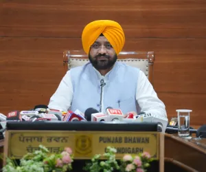 ਭਗਵੰਤ ਮਾਨ ਸਰਕਾਰ 2100 ਤੋਂ ਵੱਧ ਮਨਰੇਗਾ ਕਰਮਚਾਰੀਆਂ ਦੇ ਮੋਢੇ ਨਾਲ ਮੋਢਾ ਜੋੜ ਕੇ ਖੜ੍ਹੀ ਹੈ