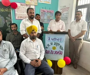 ਸਿੱਖਿਆ ਕ੍ਰਾਂਤੀ ਤਹਿਤ ਵਿਧਾਇਕ ਬ੍ਰਮ ਸ਼ੰਕਰ ਜਿੰਪਾ ਨੇ ਵਿਦਿਆਰਥੀਆਂ ਨੂੰ ਵੰਡੇ ਸਕੂਲ ਬੈਗ