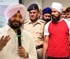   ਜਗਤਾਰ  ਹਵਾਰਾ ਦੀ 1 ਦਿਨ ਦੀ ਪੈਰੋਲ ਨੁੂੰ ਲੇੈ ਕੇ ਰਵਨੀਤ ਬਿੱਟੂ ਦਾ ਵੱਡਾ ਬਿਆਨ , ਗਵਰਨਰ ਕੋਲ ਪਹੁੰਚੇ ਬਿੱਟੂ ? 