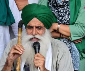 ਖਨੌਰੀ ਬਾਰਡਰ ਤੋਂ ਵੱਡੀ ਖ਼ਬਰ: ਕਿਸਾਨਾਂ ਦਾ ਧਰਨਾ ਮੁਲਤਵੀ! ਪ੍ਰਸ਼ਾਸਨ ਨਾਲ ਬਣੀ ਸਹਿਮਤੀ, 4 ਸਤੰਬਰ ਨੂੰ ਲਿਆ ਜਾਵੇਗਾ ਵੱਡਾ ਫੈਸਲਾ!
