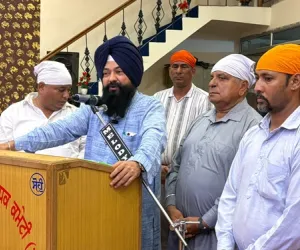 ਪੰਜਾਬ ਰਾਜ ਅਨੁਸੂਚਿਤ ਜਾਤੀਆਂ ਕਮਿਸ਼ਨ ਦੇ ਚੇਅਰਮੈਨ ਜਸਵੀਰ ਸਿੰਘ ਗੜ੍ਹੀ ਸ੍ਰੀ ਗੁਰੂ ਰਵਿਦਾਸ ਮੰਦਿਰ ਵਿਖੇ ਹੋਏ ਨਤਮਸਤਕ