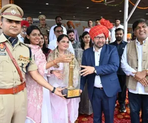 80ਵਾਂ ਆ਼ਜਾਦੀ ਦਿਹਾੜਾ: ਪੰਜਾਬ ਦੇ ਜੇਲ੍ਹਾਂ, ਪ੍ਰਵਾਸੀ  ਭਾਰਤੀ ਅਤੇ ਸੰਸਦੀ ਕਾਜ ਮੰਤਰੀ ਡਾ. ਰਵਜੋਤ ਸਿੰਘ ਨੇ ਹੁਸ਼ਿਆਰਪੁਰ ’ਚ ਲਹਿਰਾਇਆ ਤਿਰੰਗਾ