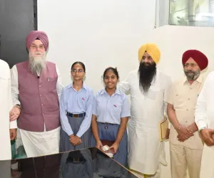 ਪੰਜਾਬ ਵਿਧਾਨ ਸਭਾ ਸਪੀਕਰ ਕੁਲਤਾਰ ਸਿੰਘ ਸੰਧਵਾਂ ਨੇ ਸਕੂਲੀ ਵਿਦਿਆਰਥੀਆਂ ਨਾਲ ਕੀਤੀ ਗੱਲਬਾਤ; ਰਾਜਨੀਤੀ ਨੂੰ ਸਮਝਣ ਅਤੇ ਜੀਵਨ ਲਈ ਟੀਚੇ ਨਿਰਧਾਰਤ ਕਰਨ ਦੀ ਦਿੱਤੀ ਸਲਾਹ