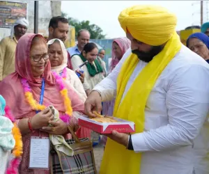 ਮੁੱਖ ਮੰਤਰੀ ਤੀਰਥ ਯਾਤਰਾ ਯੋਜਨਾ ਤਹਿਤ ਸੰਗਤਾਂ ਨੂੰ ਧਾਰਮਿਕ ਅਸਥਾਨਾਂ ਦੇ ਦਰਸ਼ਨਾਂ ਲਈ ਬੱਸਾਂ ਰਵਾਨਾ- ਹਰਜੋਤ ਬੈਂਸ