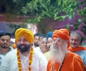 ਸ੍ਰੀ ਤ੍ਰਿਵੈਣੀ ਮੰਦਿਰ ਵਿਖੇ ਬਾਬਾ ਜੀ ਦੇ ਜਨਮ ਦਿਹਾੜੇ ਮੌਕੇ ਪਹੁੰਚੇ ਕੈਬਨਿਟ ਮੰਤਰੀ ਹਰਜੋਤ ਸਿੰਘ ਬੈਂਸ