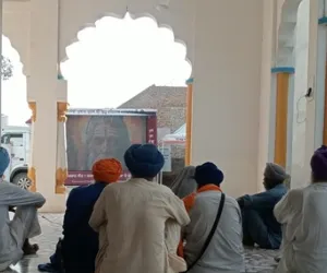 ਸ੍ਰੀ ਗੁਰੂ ਰਵਿਦਾਸ ਜੀ ਦੇ 650ਵੇਂ ਪ੍ਰਕਾਸ਼ ਪੁਰਬ ਨੂੰ ਸਮਰਪਿਤ ਜਾਗਰੂਕਤਾ ਮੁਹਿੰਮ ਤਹਿਤ ਲੰਬੀ ਹਲਕੇ ਦੇ ਵੱਖ-ਵੱਖ ਪਿੰਡਾਂ ’ਚ ਪੁੱਜੀ ਪ੍ਰਚਾਰ ਵੈਨ