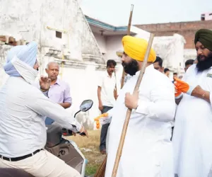 ਹਰਜੋਤ ਸਿੰਘ ਬੈਂਸ ਵੱਲੋਂ ਨੰਗਲ ਤੋਂ ਸੂਬੇ ਭਰ ਵਿੱਚ 10 ਰੋਜ਼ਾ ਸਫ਼ਾਈ ਮੁਹਿੰਮ ਦਾ ਆਗਾਜ਼; ਸਫ਼ਾਈ ਸੇਵਕਾਂ, ਕੌਂਸਲਰਾਂ ਅਤੇ ਸ਼ਹਿਰ ਵਾਸੀਆਂ ਨੇ ਵਧ-ਚੜ੍ਹ ਕੇ ਲਿਆ ਹਿੱਸਾ