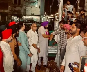 ਵਿਧਾਇਕ ਸ਼ੈਰੀ ਕਲਸੀ ਦੀ ਅਗਵਾਈ ਵਿੱਚ ਵਿਕਾਸ ਦੇ ਨਵੇਂ ਦੌਰ ਵੱਲ ਵਧ ਰਿਹਾ ਬਟਾਲਾ, ਹੰਸਲੀ ਦੇ ਨਾਲ ਅਤੇ ਸਿੰਬਲ ਚੌਂਕ ਵਿਖੇ ਵਿਰਾਸਤੀ ਅਤੇ ਹਾਈ ਮਾਸਟ ਲਾਈਟਾਂ ਦਾ ਕੀਤਾ ਉਦਘਾਟਨ