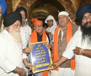 ਪੰਜਾਬ ਦੇ ਰਾਜਪਾਲ ਗੁਲਾਬ ਚੰਦ ਕਟਾਰੀਆ ਸ਼੍ਰੀ ਸਿੱਧ ਬਾਬਾ ਸੋਢਲ ਮੰਦਿਰ ਵਿਖੇ ਹੋਏ ਨਤਮਸਤਕ 