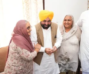 ਮੁੱਖ ਮੰਤਰੀ ਭਗਵੰਤ ਸਿੰਘ ਮਾਨ ਨੇ ਧੂਰੀ ਤੋਂ ਘਰ-ਘਰ ਚੋਣ ਮੁਹਿੰਮ ਦੀ ਕੀਤੀ ਸ਼ੁਰੂਆਤ, ‘ਮਾਨ ਦਾ ਮੁਨਾਫ਼ਾ’ ਨੂੰ ਬਣਾਇਆ ਮੁਹਿੰਮ ਦਾ ਕੇਂਦਰ