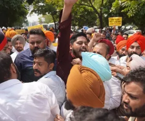 ਚੋਣਾਂ ਤੋਂ ਪਹਿਲਾਂ ਈਡੀ ਦੇ ਛਾਪਿਆਂ ਵਿਰੁੱਧ 'ਆਪ' ਆਗੂਆਂ ਤੇ ਵਰਕਰਾਂ ਦਾ ਪ੍ਰਦਰਸ਼ਨ