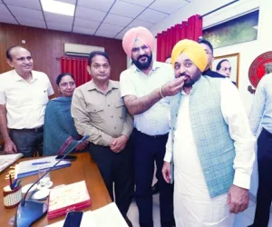 ਪੰਜਾਬ ਸਰਕਾਰ ਵੱਲੋਂ 8 ਲੱਖ ਮੁਲਾਜ਼ਮਾਂ ਅਤੇ ਪੈਨਸ਼ਨਰਾਂ ਨੂੰ  ਤੋਹਫ਼ਾ; ਭਗਵੰਤ ਮਾਨ ਸਰਕਾਰ ਨੇ ਮਹਿੰਗਾਈ ਭੱਤਾ ਵਧਾ ਕੇ 50 ਫ਼ੀਸਦ ਕੀਤਾ