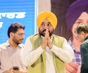  ‘ਮੁੱਖ ਮੰਤਰੀ ਸਿਹਤ ਯੋਜਨਾ’ ਤਹਿਤ ਬਣੇ 1.26 ਕਰੋੜ ਕਾਰਡਾਂ ਦੀ ਵੰਡ ਦੀ ਸ਼ੁਰੂਆਤ, 54 ਲੱਖ ਪਰਿਵਾਰਾਂ ਨੂੰ ਮਿਲੀ ਸਿਹਤ ਸੁਰੱਖਿਆ