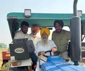 ਗੁਰਮੀਤ ਸਿੰਘ ਖੁੱਡੀਆਂ ਨੇ ਗੁਰਦਾਸਪੁਰ ਦੇ ਖੇਤਾਂ ਵਿੱਚ ਪਰਾਲੀ ਦੀਆਂ ਗੱਠਾਂ ਬਣਾ ਕੇ ਪੰਜਾਬ ਦੇ ਕਿਸਾਨਾਂ ਨੂੰ ਪਰਾਲੀ ਨਾ ਸਾੜਨ ਦੀ ਕੀਤੀ ਅਪੀਲ