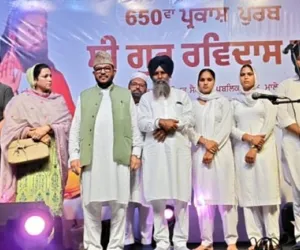 ਮਾਲੇਰਕੋਟਲਾ ਦੇ ਅੰਬਰ ’ਤੇ 500 ਡਰੋਨਾਂ ਨੇ ਉਕਰੀ ਸ੍ਰੀ ਗੁਰੂ ਰਵਿਦਾਸ ਜੀ ਦੀ ਰੂਹਾਨੀ ਵਿਰਾਸਤ