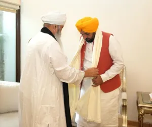 ਨਾਨਕਸਰ ਸੰਪਰਦਾਇ ਦੇ ਮੁਖੀ ਨੇ ਇਤਿਹਾਸਕ 'ਜਾਗਤ ਜੋਤ ਸ੍ਰੀ ਗੁਰੂ ਗ੍ਰੰਥ ਸਾਹਿਬ ਸਤਿਕਾਰ (ਸੋਧ) ਐਕਟ, 2026' ਪਾਸ ਕਰਨ ਲਈ ਮੁੱਖ ਮੰਤਰੀ ਭਗਵੰਤ ਸਿੰਘ ਮਾਨ ਦੀ ਕੀਤੀ ਸ਼ਲਾਘਾ