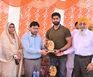 ਕੈਬਨਿਟ ਮੰਤਰੀ ਡਾ. ਰਵਜੋਤ ਸਿੰਘ ਵਲੋਂ ਪਿੰਡ ਬੱਸੀ ਮਰੂਫ ਸਿਆਲਾਂ ’ਚ ’ਮੁੱਖ ਮੰਤਰੀ ਪਿੰਡ ਜਿੰਮ’ ਦੀ ਸ਼ੁਰੂਆਤ