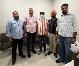 ਵਿਜੀਲੈਂਸ ਬਿਊਰੋ ਵੱਲੋਂ 30,000 ਰੁਪਏ ਰਿਸ਼ਵਤ ਲੈਂਦਾ ਪਟਵਾਰੀ ਰੰਗੇ ਹੱਥੀਂ ਕਾਬੂ