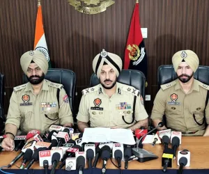 ਸਰਹੱਦ ਪਾਰੋਂ ਚੱਲ ਰਹੇ ਤਸਕਰੀ ਨੈੱਟਵਰਕਾਂ ਨਾਲ ਸਬੰਧਤ ਚਾਰ ਮੁਲਜ਼ਮ 10 ਕਿੱਲੋ ਹੈਰੋਇਨ ਅਤੇ 10 ਪਿਸਤੌਲਾਂ ਸਣੇ ਕਾਬੂ