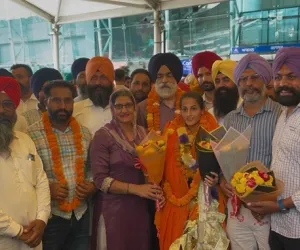 ਏਸ਼ਿਆਈ ਖੇਡਾਂ ਵਿੱਚ ਸੋਨ ਤਗਮਾ ਜਿੱਤ ਕੇ ਪਰਤੀ ਹਾਕੀ ਖਿਡਾਰਨ ਬਲਜੀਤ ਕੌਰ ਦਾ ਸ਼ਾਨਦਾਰ ਸਵਾਗਤ