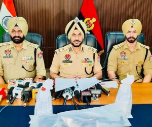 ਸਰਹੱਦ ਪਾਰਲੇ ਹਥਿਆਰ ਅਤੇ ਵਿਸਫ਼ੋਟਕ ਤਸਕਰੀ ਨੈੱਟਵਰਕ ਦਾ ਪਰਦਾਫ਼ਾਸ਼; ਇੱਕ ਏਕੇ-47 ਰਾਈਫ਼ਲ, ਦੋ ਹੈਂਡ ਗ੍ਰਨੇਡਾਂ ਸਮੇਤ ਇੱਕ ਵਿਅਕਤੀ ਕਾਬੂ
