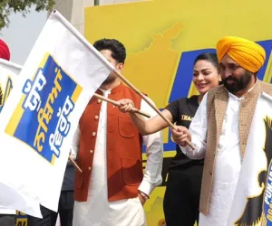 ਮੁੱਖ ਮੰਤਰੀ ਭਗਵੰਤ ਸਿੰਘ ਮਾਨ ਨੇ ‘ਯੁੱਧ ਨਸ਼ਿਆਂ ਵਿਰੁੱਧ’ ਮੁਹਿੰਮ ਨੂੰ ਫੈਸਲਾਕੁੰਨ ਪੜਾਅ ’ਤੇ ਲਿਜਾਂਦਿਆਂ ਬਾਈਕ ਰੈਲੀ ਨੂੰ ਝੰਡੀ ਦਿਖਾ ਕੇ ਰਵਾਨਾ ਕੀਤਾ