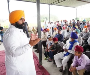 ਕੈਬਨਿਟ ਮੰਤਰੀ ਹਰਜੋਤ ਸਿੰਘ ਬੈਂਸ ਨੇ ਪਿੰਡ ਖਾਨਪੁਰ ਵਿਖੇ ਲੋਕ ਮਿਲਣੀ ਦੌਰਾਨ ਸੁਣੀਆਂ ਲੋਕਾਂ ਦੀਆਂ ਸਮੱਸਿਆਵਾਂ
