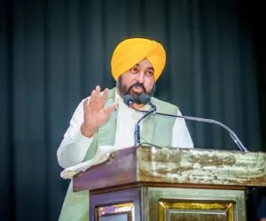 ਮੁੱਖ ਮੰਤਰੀ ਭਗਵੰਤ ਸਿੰਘ ਮਾਨ ਦਾ ਅਮਿਤ ਸ਼ਾਹ ਨੂੰ ਜਵਾਬ: ਗੁਜਰਾਤ ਦੀ ਕਾਂਡਲਾ ਬੰਦਰਗਾਹ 'ਤੇ ਫੜ੍ਹੀ ਗਈ 3,000 ਕਿੱਲੋ ਹੈਰੋਇਨ ਦਾ ਜਵਾਬ ਦਿਓ